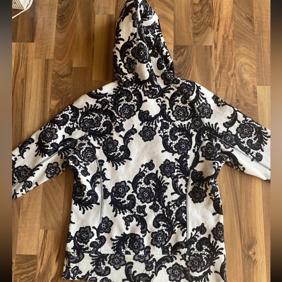 RARE- Size 12 WHITE AND BLACK LULULEMON SCUBA - Picture 10 of 14